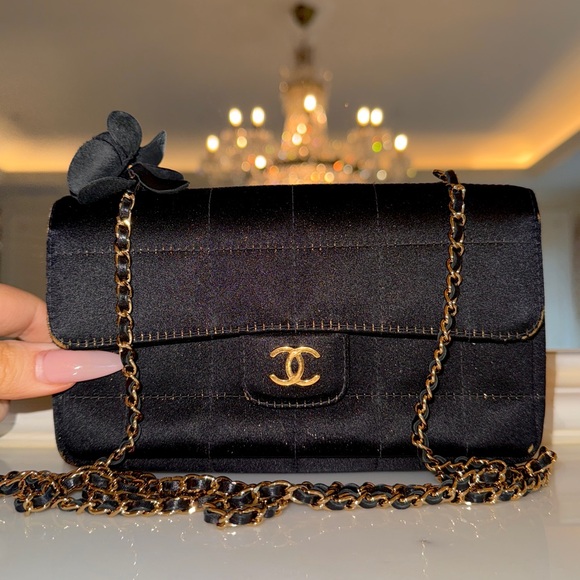 Vintage Chanel Purse - Picture 3 of 13